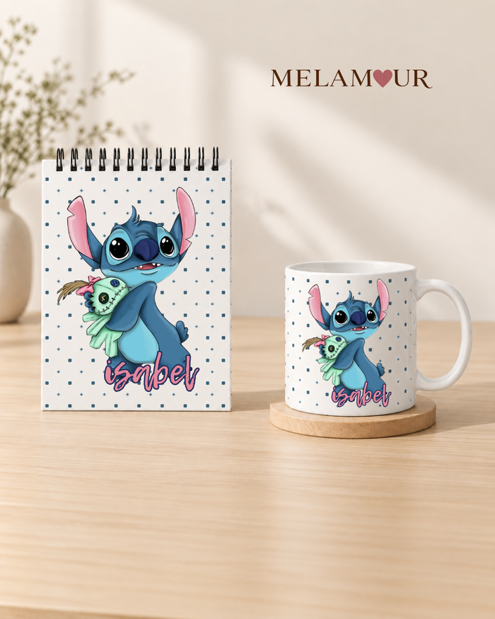 Personagem Azul com Boneca e Nome — Bloco + Caneca