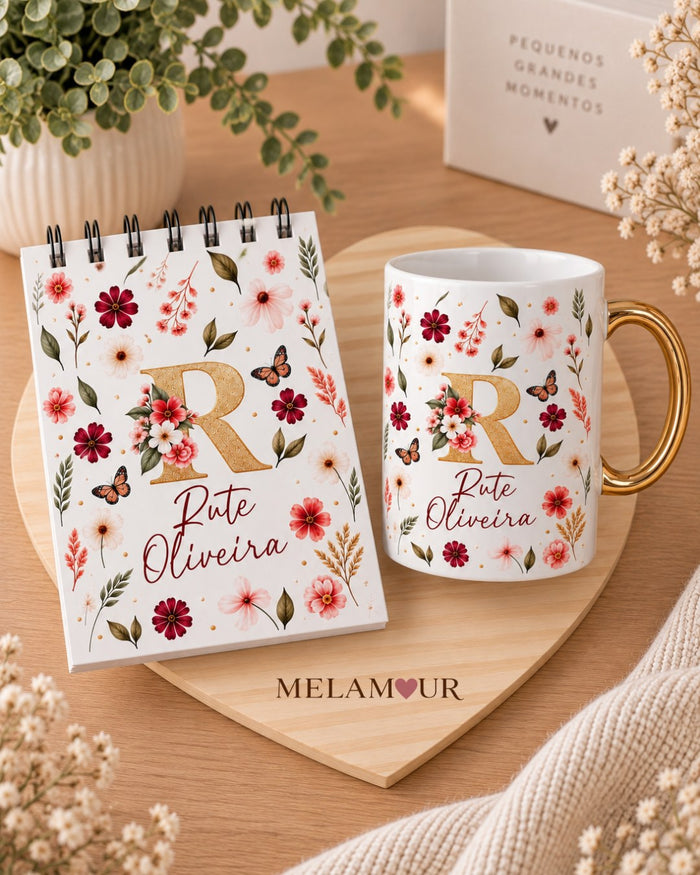 Inicial Floral Bordeaux — Bloco + Caneca Asa Dourada