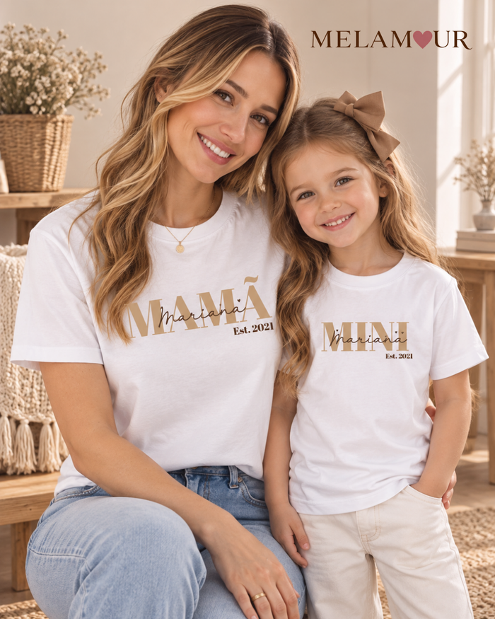 Foto de t-shirts Mamã e Mini com nome e ano, para mãe e filha, da MELAMOUR.