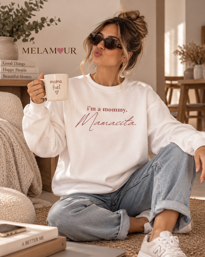 Camisola branca I'm a Mommy · Mamacita com a frase i'm a mommy e Mamacita em caligrafia rosa