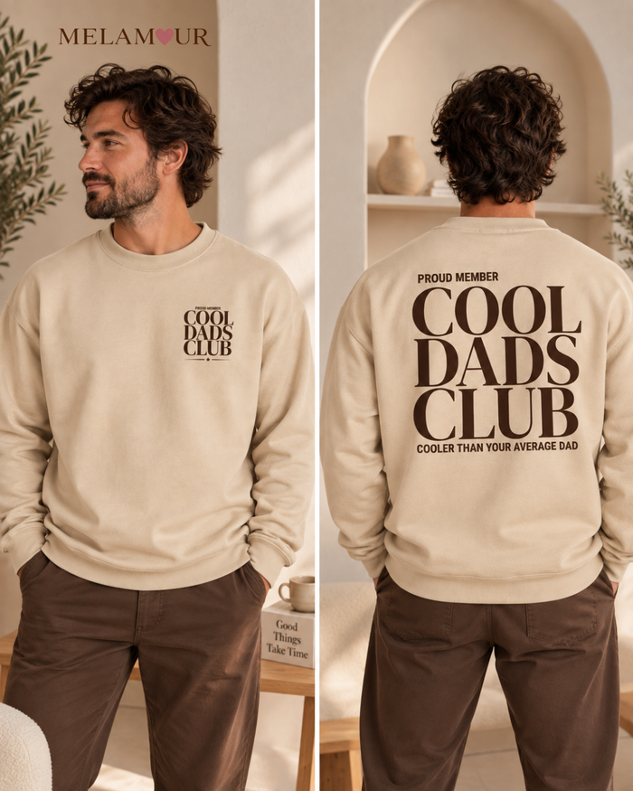Camisola bege Cool Dads Club · Proud Member com texto grande nas costas e emblema pequeno à frente